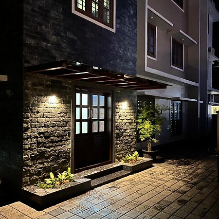Solomon Apartments,Alappuzha Beach. Exterior photo