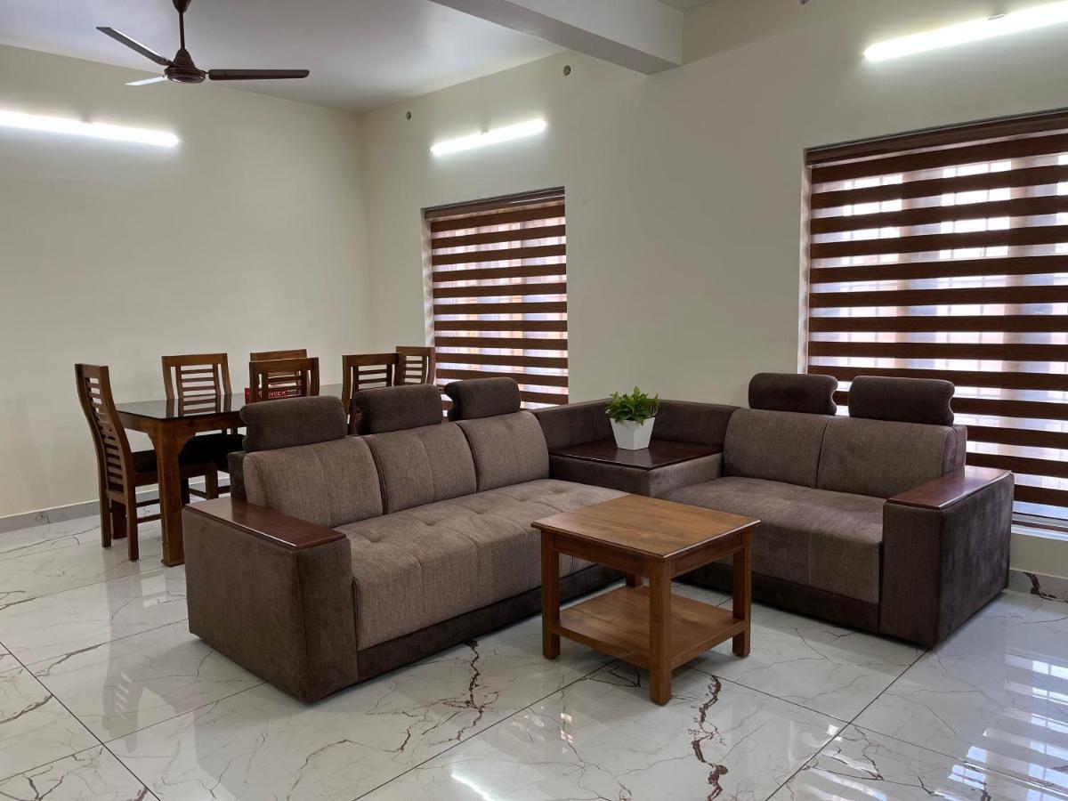 Solomon Apartments,Alappuzha Beach. Exterior photo