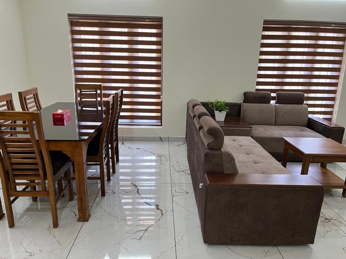 Solomon Apartments,Alappuzha Beach. Exterior photo