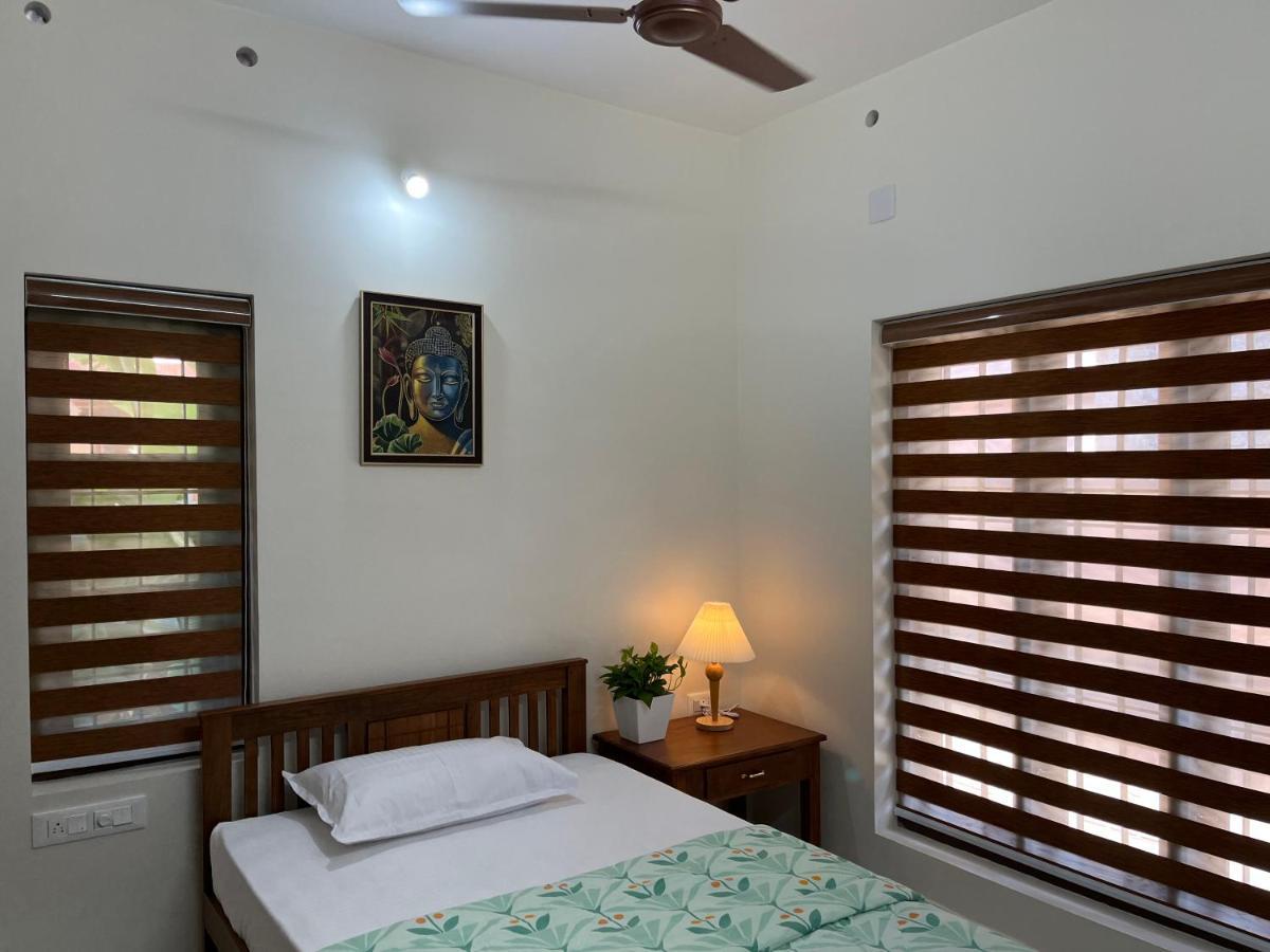 Solomon Apartments,Alappuzha Beach. Exterior photo