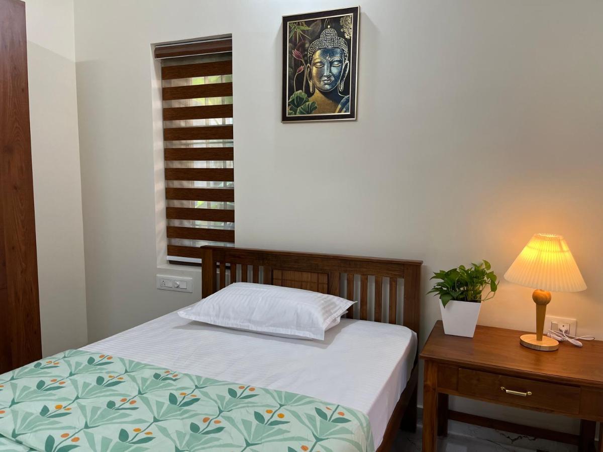 Solomon Apartments,Alappuzha Beach. Exterior photo