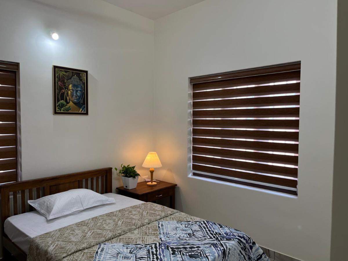 Solomon Apartments,Alappuzha Beach. Exterior photo