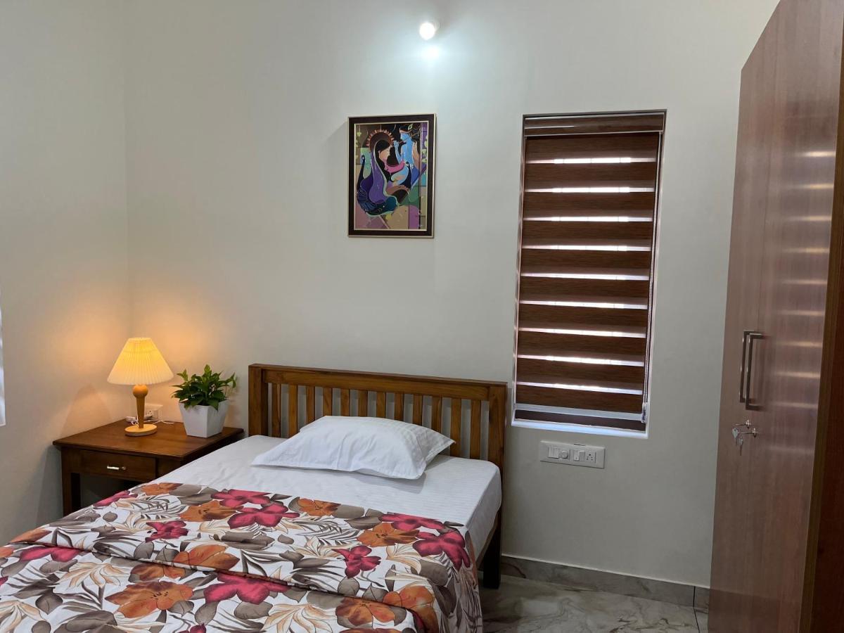 Solomon Apartments,Alappuzha Beach. Exterior photo