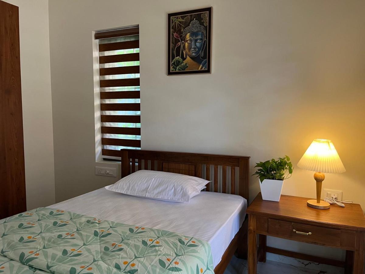 Solomon Apartments,Alappuzha Beach. Exterior photo