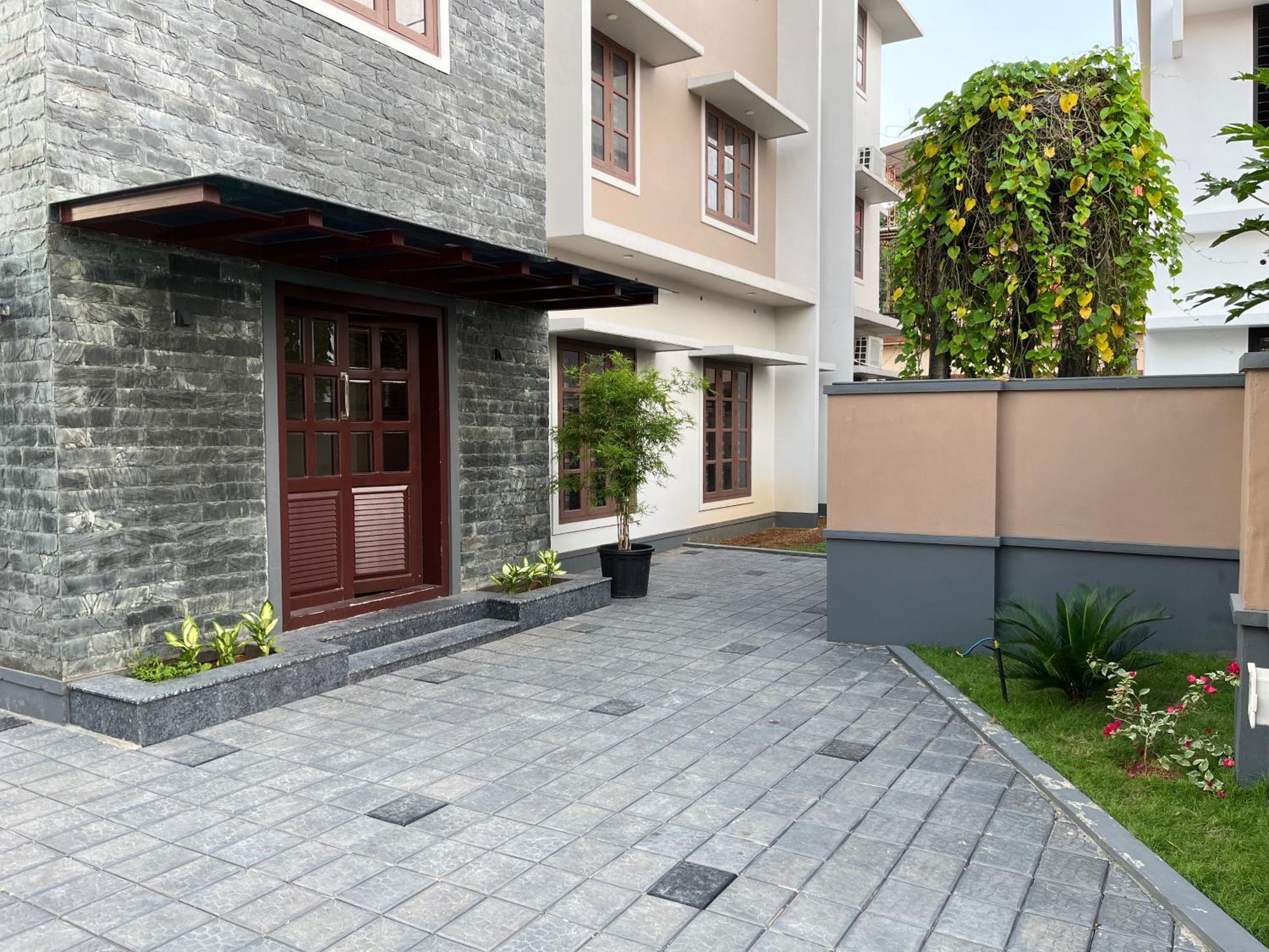 Solomon Apartments,Alappuzha Beach. Exterior photo